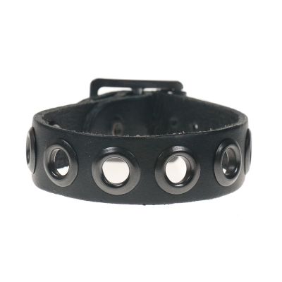 Foto van Bullet69 | Zwarte leren armband met zwart-metalen oogjes