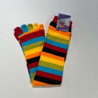 Foto van Flirt | Teensokken met regenboog strepen en smiley tenen