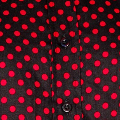 Foto van Chenaski | Dames blouse Polka Dots, zwart rood