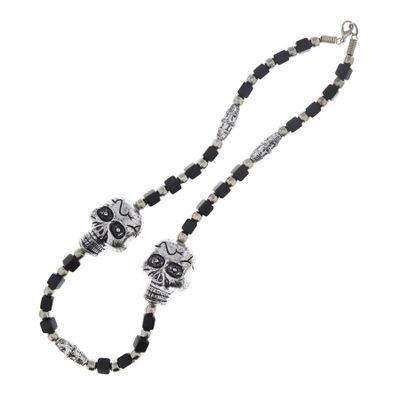 Foto van Zacharia | Halsketting met dubbele Sugar skull en zwarte kralen 