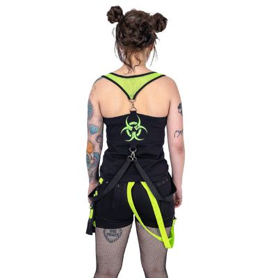 Foto van Poizen Industries | Cyber korte broek Danger zone met fluor-groene straps en een zak