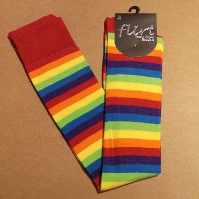 Foto van Flirt | Overknee sokken gestreept regenboog met paars