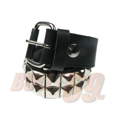 Foto van Bullet69 | Leren riem, 38mm zwart met twee rijen zilverkleurig (15 mm) piramide studs 