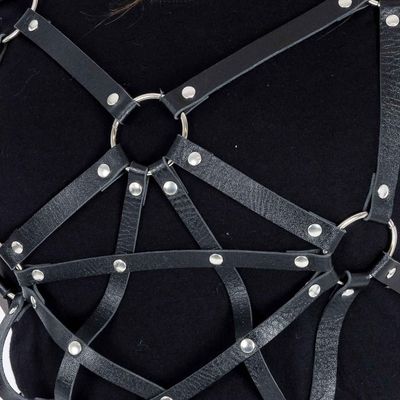 Foto van Poizen Industries | Harnas Cursed veggie leather met O-ringen