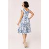 Afbeelding van Hell Bunny | Jaren '50 jurk Amazilia wit met blauw blad, vogels en een aangeknipte mouw