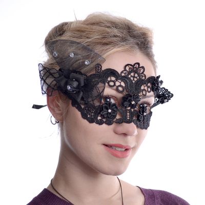 Foto van Poizen Industries | Rose lace masker