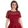 Afbeelding van Dolly and Dotty | Swingjurk Tess, burgundy met kanten halslijn, korte mouwen en zoom-detail