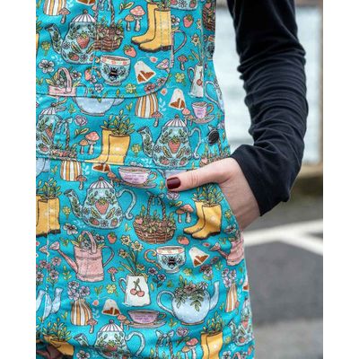 Foto van Rebel Romance | Korte tuinbroek Bloom & Brew met tuin fun-print