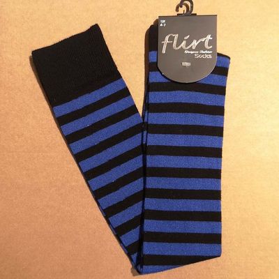 Foto van Flirt | Overknee sokken zwart royal blauw gestreept