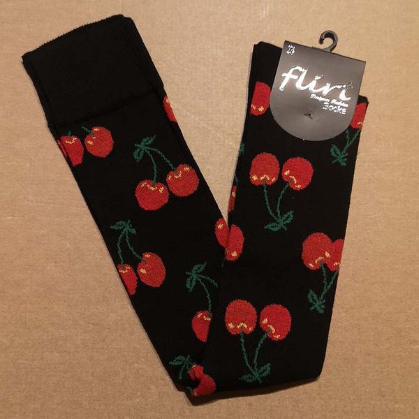 Flirt | Overknee sokken zwart met rode kersen