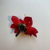 Afbeelding van Zacharia | Kleine rode lelies op haarclip en broche 