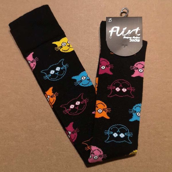 Flirt | Overknee sokken zwart met gekleurde kattenkopjes Flirt | Overknee sokken zwart met gekleurde kattenkopjes