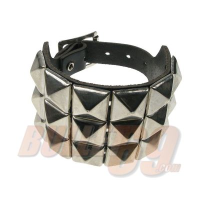 Foto van Bullet69 | Brede leren armband met 3 rijen-new-zilverkleurige pyramide studs