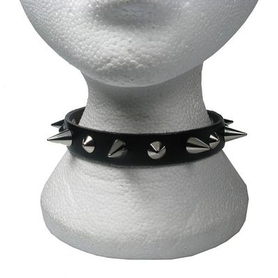 Foto van Bullet69 | Zwarte leren halsband met kleine en 1,5 conical studs