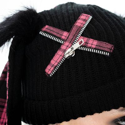 Foto van Cup Cake Cult | Punk muts Rini met roze tartan konijnen oren en ketting