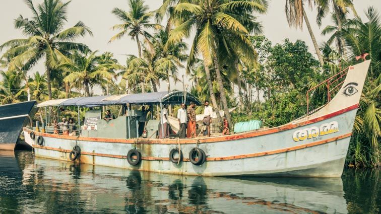 Boot van Kollam naar Alleppey in Kerala, India