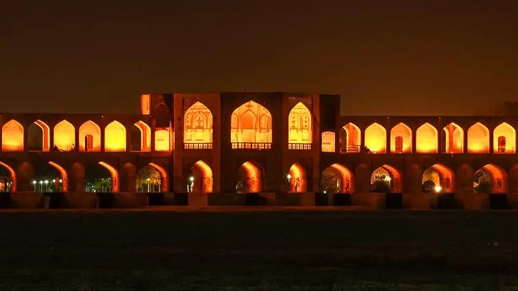 Doen in Esfahan: Si-o-se-pol bridge