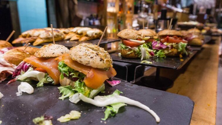 pintxos eten in San Sebastian