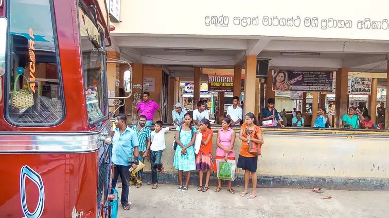 Reizen met het openbaar vervoer in Sri Lanka