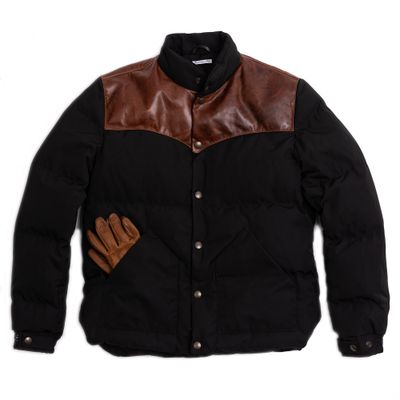Shangri-La Heritage Western Down Black Foto van Shangri-La Heritage Western Down Black