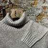 Afbeelding van Kris K Sean Connerey Roll Neck Cashmere Sweater Oatmeal