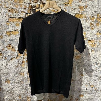 Kris K McConaughey V-Neck Black Haze Foto van Kris K McConaughey V-Neck Black Haze