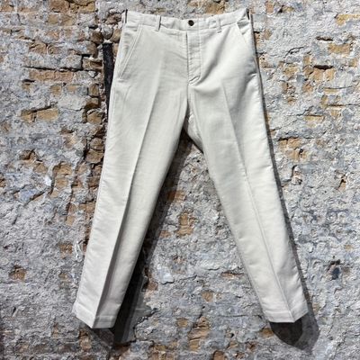 Kris K Georgio A White wonder pant Foto van Kris K Georgio A White wonder pant