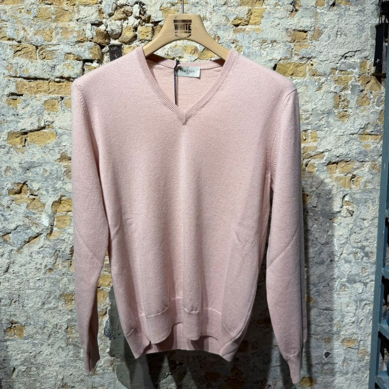Piacenza 1733 V-Neck 100% Cashmere Sweater Portofino Coral Piacenza 1733 V-Neck 100% Cashmere Sweater Portofino Coral