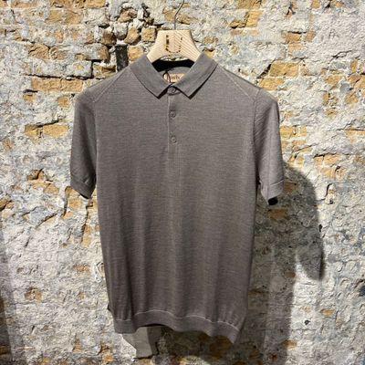 Kris K S McQueen Silk Polo Clay Foto van Kris K S McQueen Silk Polo Clay