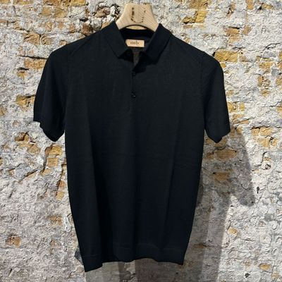Kris K S McQueen Silk Polo Black Foto van Kris K S McQueen Silk Polo Black