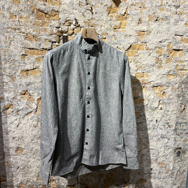 Hannes Roether shirt srtuck Grey Linnen 