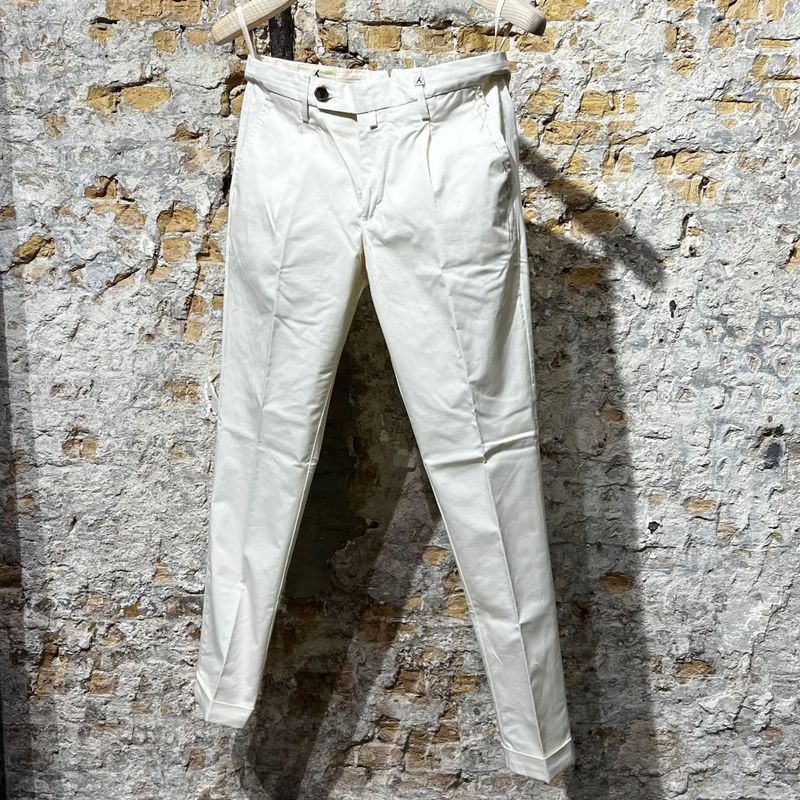 Myths Captains Chino sand
