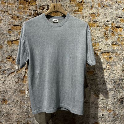 DRYKORN Derico knitted T-Shirt Melange Light Blue Foto van DRYKORN Derico knitted T-Shirt Melange Light Blue