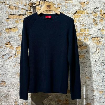 Kris K Tom Hardy Sweat Dark Navy  Foto van Kris K Tom Hardy Sweat Dark Navy