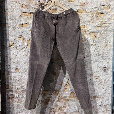 Myths Heavy Corduroy dark brown  Foto van Myths Heavy Corduroy dark brown