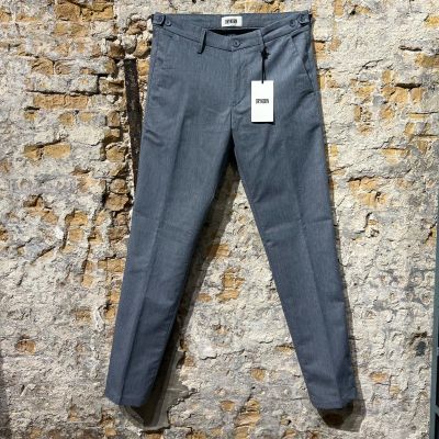 Foto van DRYKORN Fago Summer Pantalon Washed Light Blue